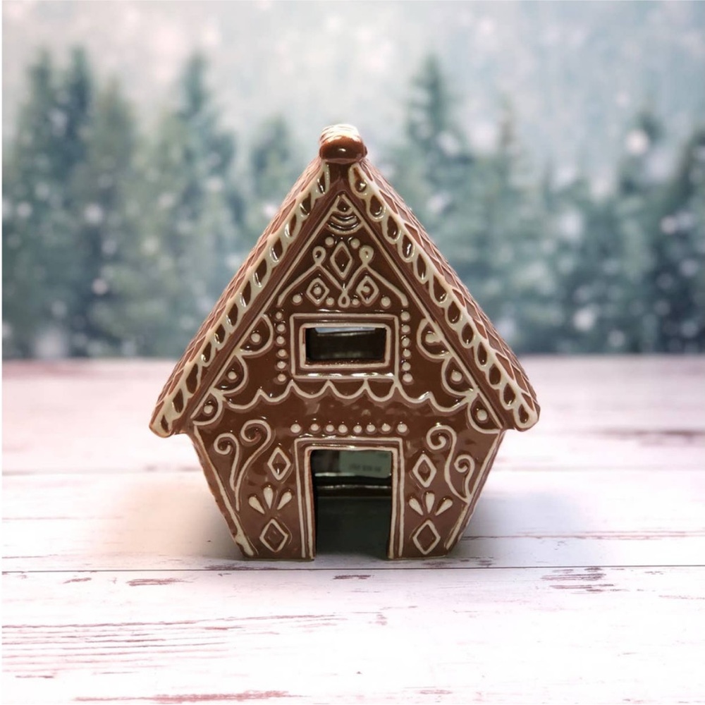 Pottery Barn Ceramic Gingerbread Village House Small New